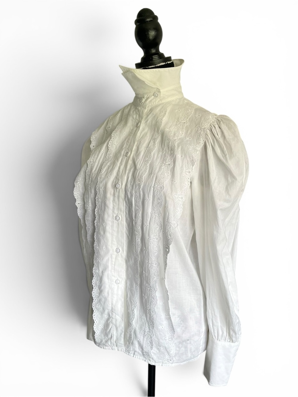 1800$ ESCADA West Germany White Cotton Embroidered Puff Sleeve Victorian Blouse